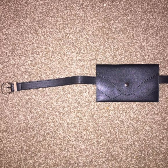 Black Belt with Pouch - Picture 5 of 10